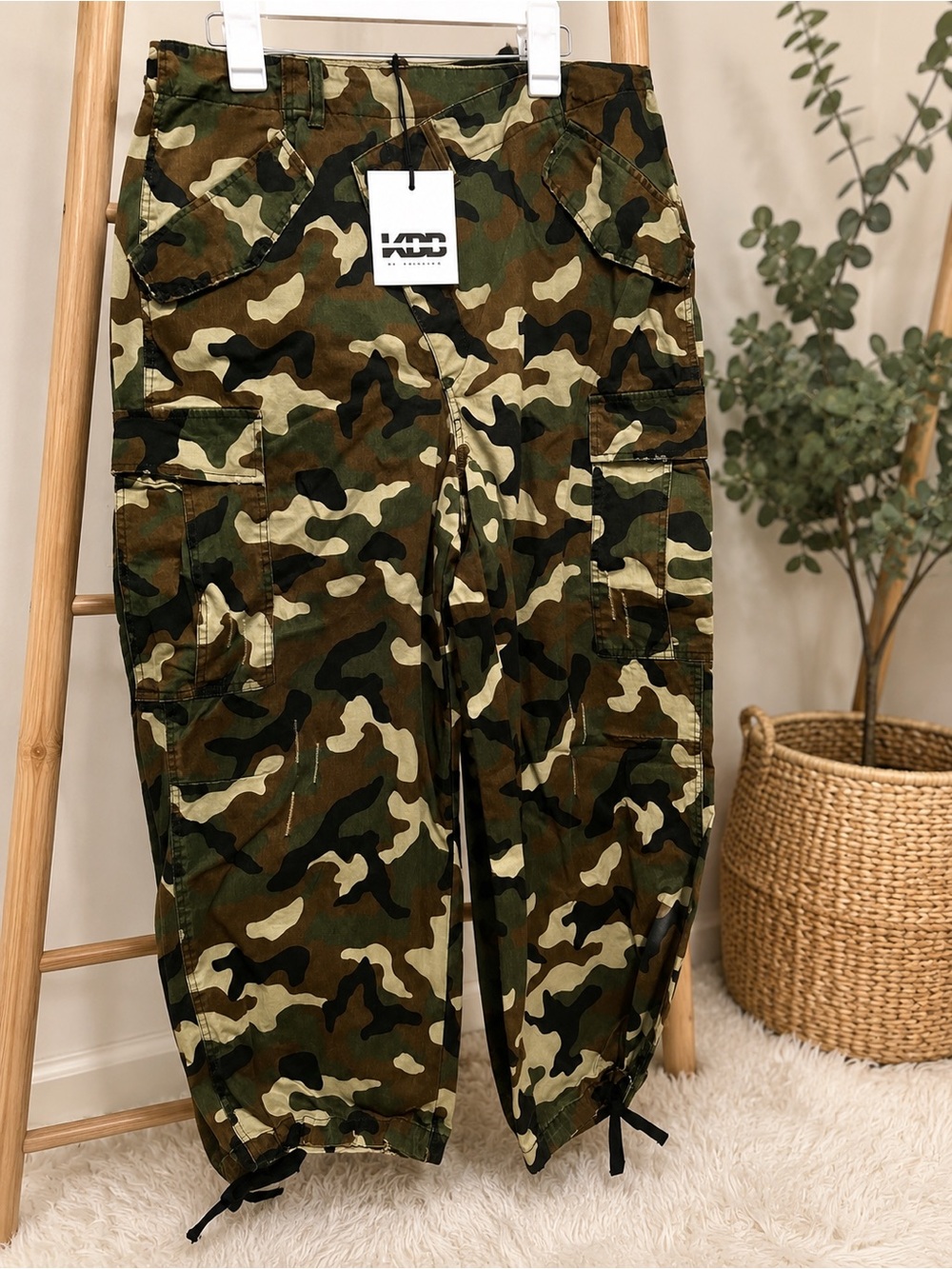 KBB by KAHLANA Women's Mid-Rise Straight Leg Camo Cargo Jogger Large NWT